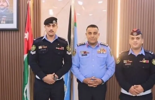 مدير إدارة الدوريات الخارجية يكرّم عدداً من مرتبات غرفة العمليات