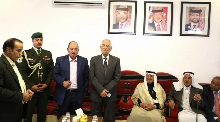 مندوبا عن الملك وولي العهد.. العيسوي يقدم واجب العزاء إلى الحنيطي وأبو مهنا والزيود