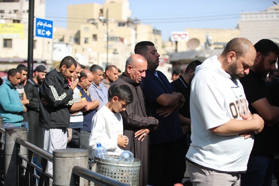 بالصور...الأردنيون يؤدون صلاة الاستسقاء في مختلف مناطق المملكة تضرعا لله وطلبا للغيث