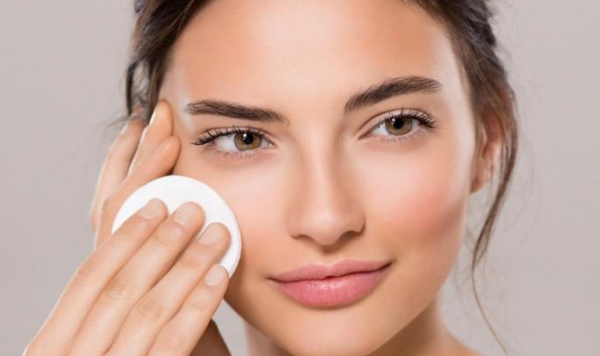 10 دقائق فقط .. روتين العناية الليلية لإعادة النضارة للبشرة