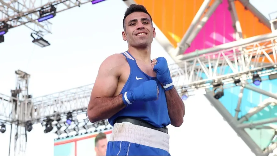 الملاكم عشيش يتأهل لنصف نهائي التضامن الإسلامي