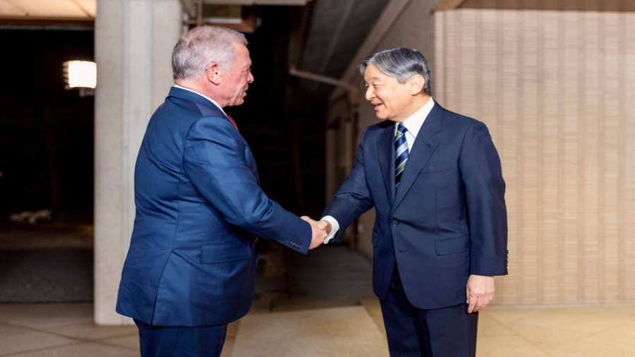 الملك يبحث مع إمبراطور اليابان الشراكة الاستراتيجية بين البلدين