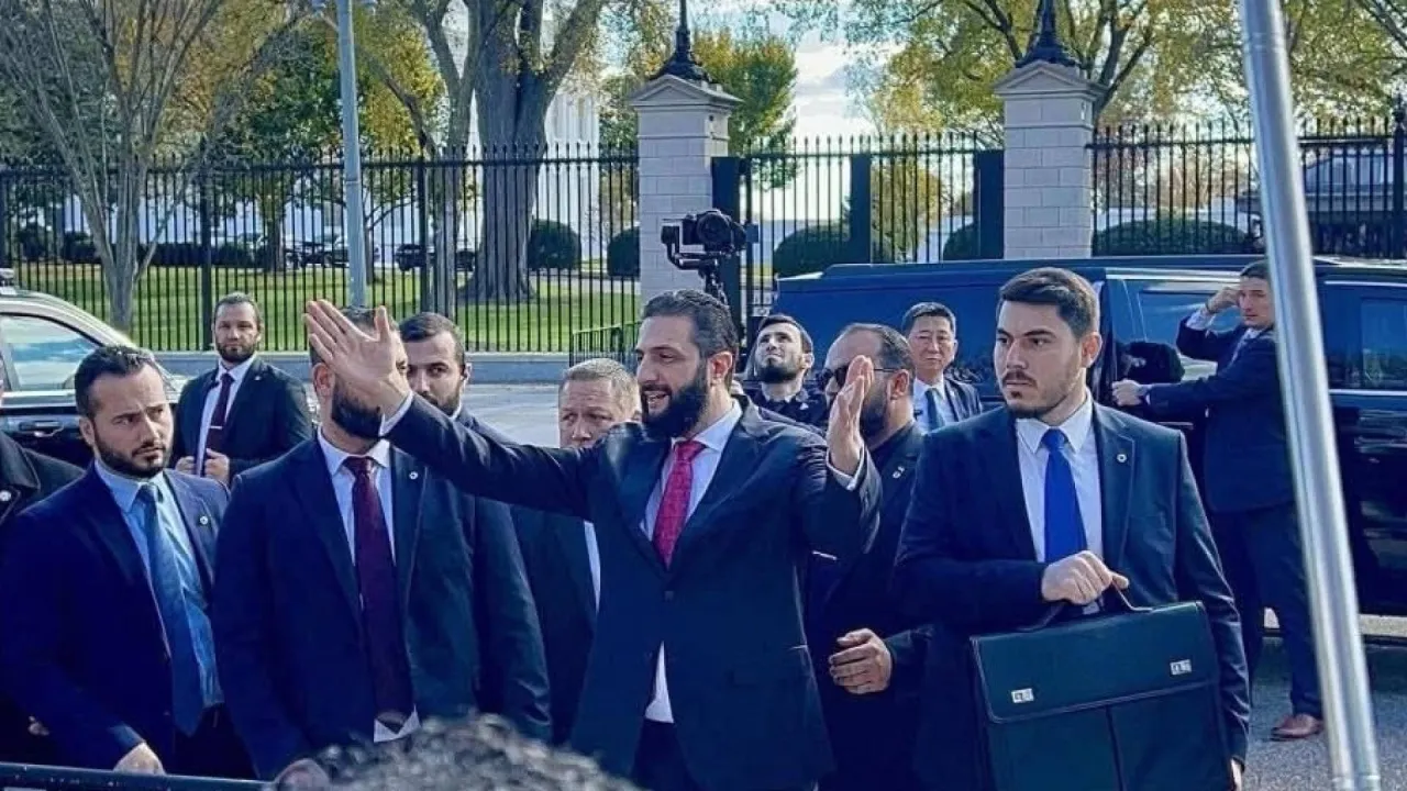 الشرع يغادر البيت الأبيض بعد اجتماع دام لساعة ونصف مع ترمب