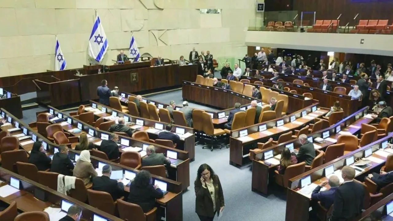 هآرتس: الكنيست يصادق في قراءة أولى على قانون الجزيرة