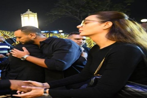 أحمد خالد صالح وهنادي مهنا يضعان حدًا للشائعات بظهور مشترك في عزاء والد محمد رمضان