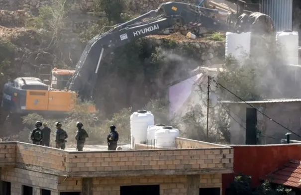 الاحتلال يواصل اقتحام وهدم المنازل في الضفة