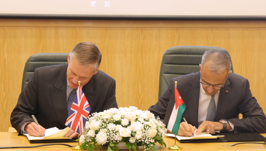 توقيع مذكرة بين ديوان المحاسبة ومكتب التدقيق الوطني في بريطانيا