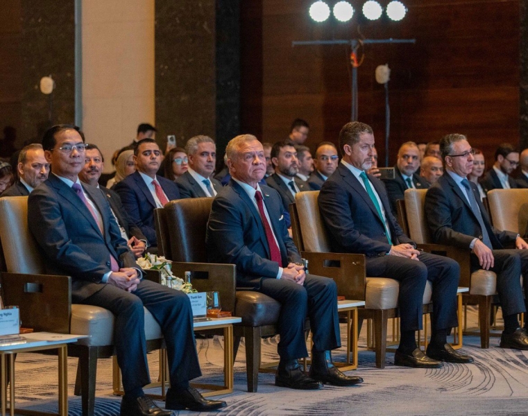 الملك يحضر الجلسة الافتتاحية لملتقى الأعمال الأردني  الفيتنامي في هانوي