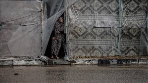 نداءات استغاثة من مخيمات النزوح بغزة بعد غرق خيامهم بمياه الأمطار