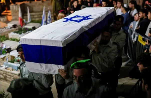 إسرائيل تتسلم رفات أحد الرهائن الأربعة المتبقين في غزة