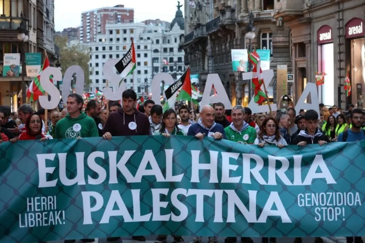 مظاهرة تندد بإسرائيل قبيل مباراة للمنتخب الفلسطيني بإقليم الباسك