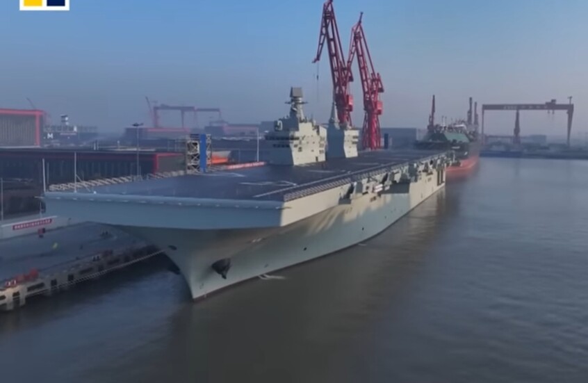 الصين تختبر سفينة إنزال عسكري تقلع منها الطائرات