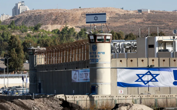 تقارير: وفاة 98 أسيرًا فلسطينيًا بالتعذيب والإهمال في سجون إسرائيل