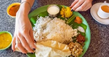 هذا ماذا يحدث لمعدتك عند تناول الطعام  بسرعة !