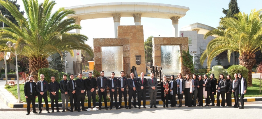 رئيس جامعة البترا يكرّم كورال الجامعة لتميّزه في الأنشطة الفنية