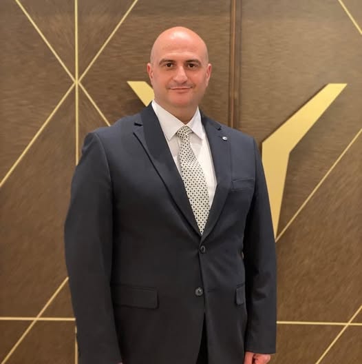 الخبير المصرفي بكر الملاح: التخطيط وفهم بنود العقود أساسيان لتجنب أعباء القروض وضمان الاستفادة المالية