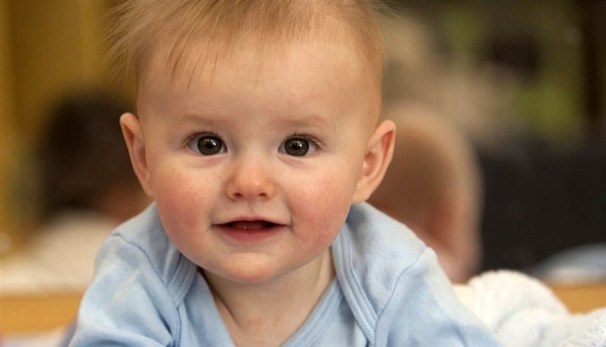 ملامح مثالية مقابل 10 آلاف دولار .. إعلانات صادمة لتعديل الأطفال جينياً في نيويورك