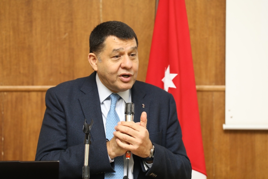 استيتية لطلبة الجامعة الأردنية: نحقق رؤى جلالة الملك وولي العهد في تعزيز مهارات الشباب وإدماجهم في سوق العمل