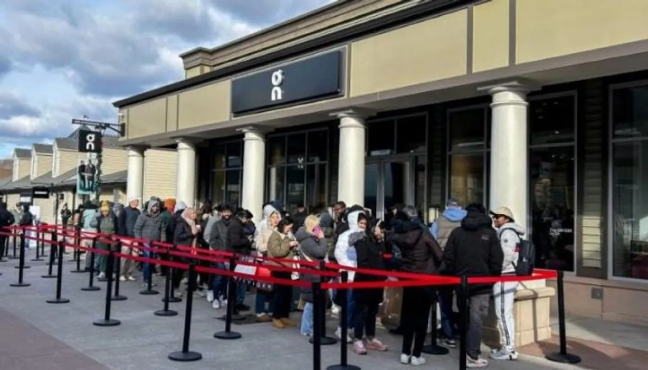 إنفاق الأمريكيين يقفز في الجمعة السوداء بفضل التسوق عبر الإنترنت