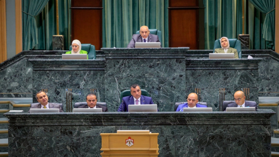 النواب يفتتح أولى جلساته الرقابية بمناقشة ردود الحكومة على 16 سؤالاً