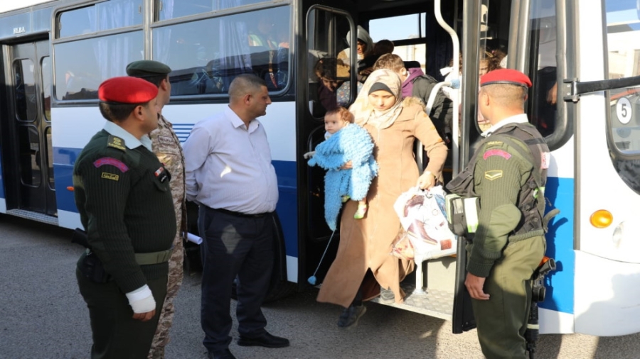 بالصور... القوات المسلحة تُجلي الدفعة 18 من أطفال غزة المرضى للعلاج في الأردن