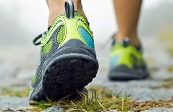 الغناء يعادل المشي السريع في فوائده