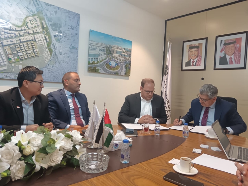 مجمع الملك الحسين للأعمال يوقع مذكرة تفاهم لبناء وتطبيق نظام حديث لادارة مواقف للسيارات قائم على التكنولوجيا بالشراكة مع شركة فيلادلفيا لمواقف السيارات ممثلة STالهندسية