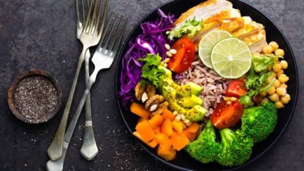 6 أطعمة تساعد على التحكم في الجوع ودعم فقدان الوزن الطبيعي