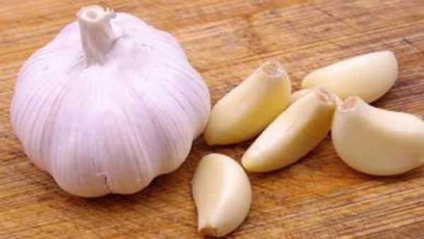 هل تناول الثوم في الصباح يخفض الكوليسترول؟ العلم يوضح