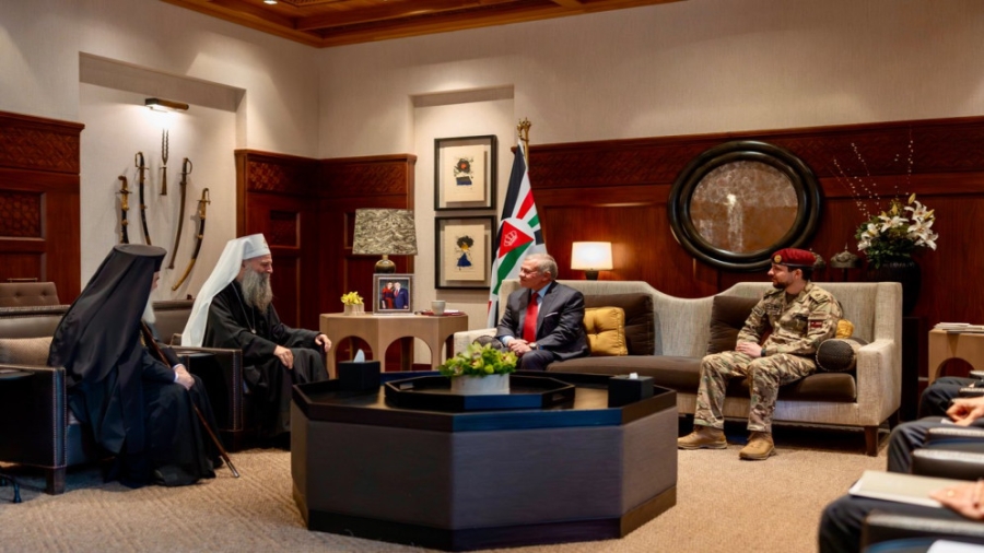 الملك يؤكد أهمية استعادة الاستقرار في الشرق الأوسط والحفاظ على الوجود المسيحي فيه