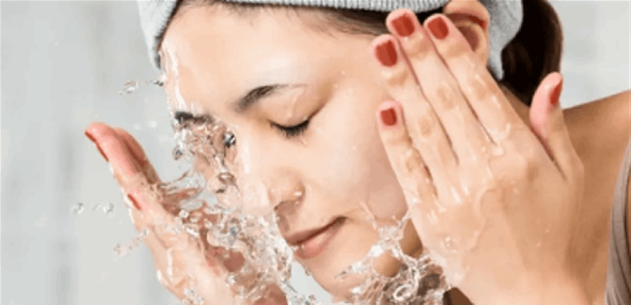أيّهما الأفضل لغسل الوجه.. الماء البارد أم الساخن؟