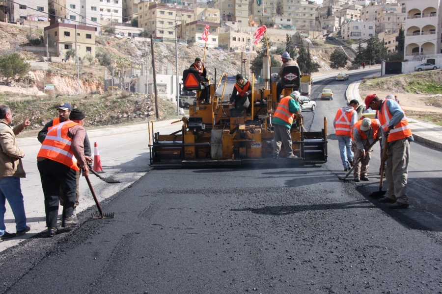 أمانة عمان تنفذ أعمال تعبيد ل 2#44;825#44;000 مليون متر مربع من الشوارع