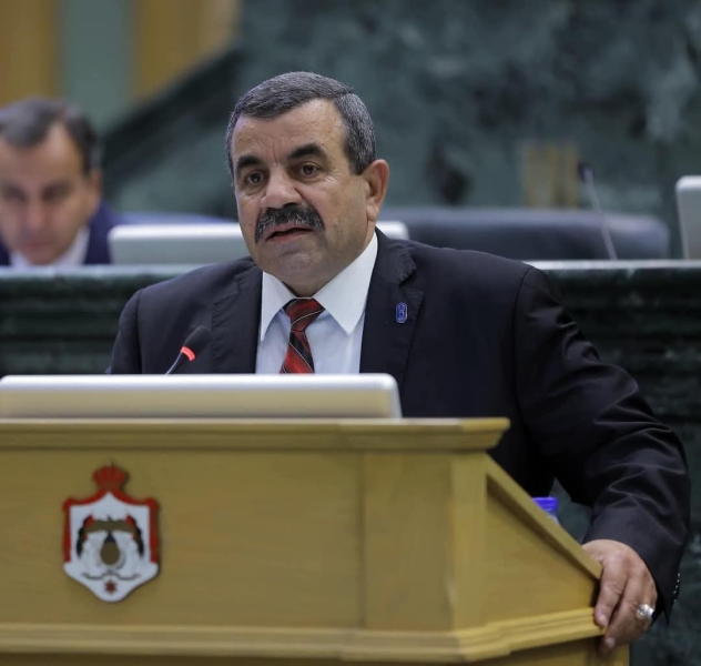 العماوي يدعو لدعم المزارعين والصناعات الوطنية ومراجعة المشاريع الكبرى