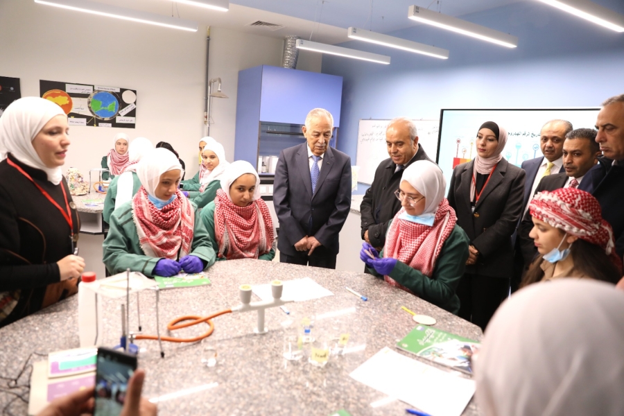 مندوبا عن الملك.. العيسوي يفتتح مدرستي حي المطار الثانوية المختلطة واليادودة الثانوية للبنين النموذجيتين