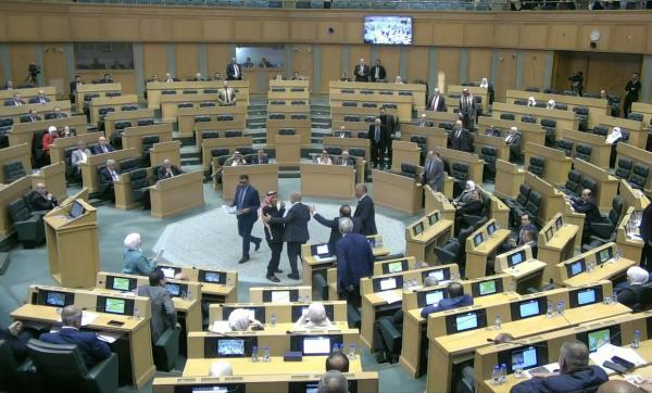 بالفيديو...نقاش حاد بين النواب بعد كلمة العرموطي في جلسة الموازنة