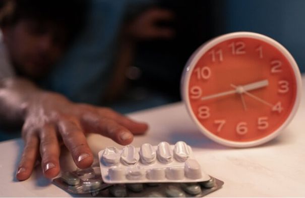 كم يستغرق الميلاتونين ليبدأ مفعوله في تحسين النوم؟