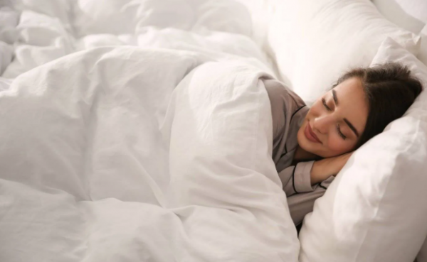 5 عادات صباحية تقلّل جودة النوم ليلاً