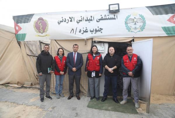 وفد الصليب الأحمر الدولي يزور المستشفى الميداني الأردني جنوب غزة