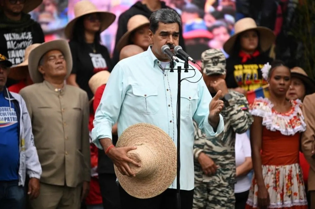 كولومبيا تعرض منح مادورو اللجوء