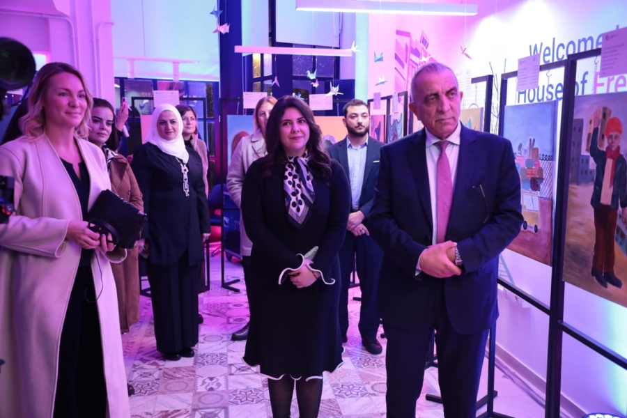 الرواشدة يفتتح معرض ما وراء الإطار – فراشي من أجل الحرية لتسليط الضوء على إبداع الأطفال والشباب