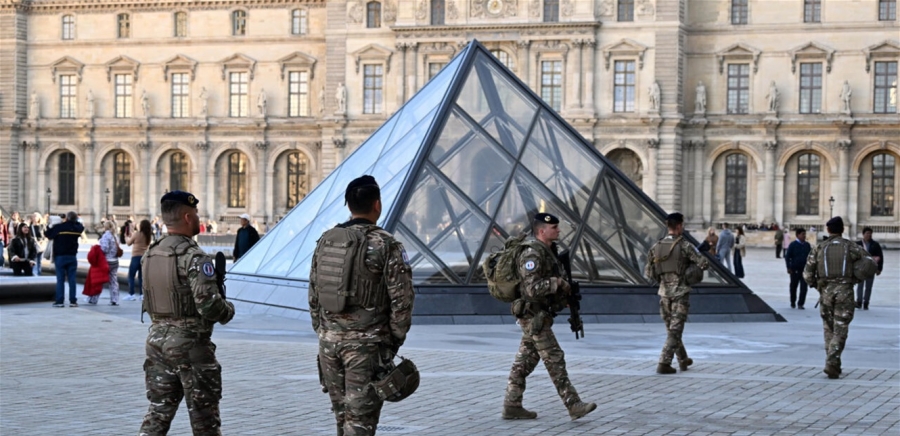 بعد سرقة مجوهرات ثمينة منه في نشرين الأول.. تقرير يكشف ثغرات أمنية خطيرة في متحف اللوفر