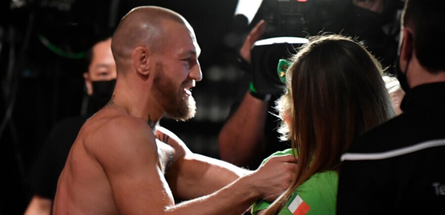 بعد علاقة دامت لعقدين.. البطل الايرلندي كونور ماكغريغور يتزوج من شريكة حياته