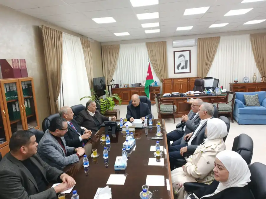 جماعة عمان تقدم مبادرة السياحة العلاجية لوزير التربية والتعليم