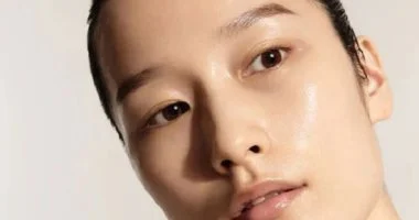 روتين العناية بالبشرة على طريقة الكوريات.. وجه صافٍ موحد اللون