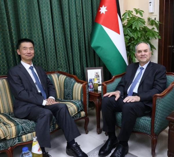 وزير العدل يبحث تعزيز التعاون القانوني والقضائي مع الصين