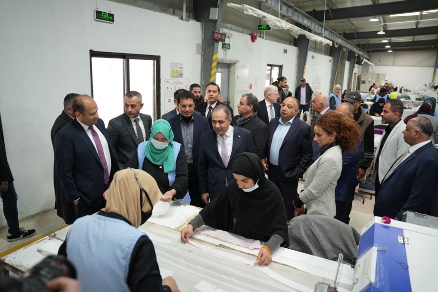 في زيارة ميدانية .. وزير الاستثمار يعلن التوسعة الثالثة لمجمع الضليل الصناعي