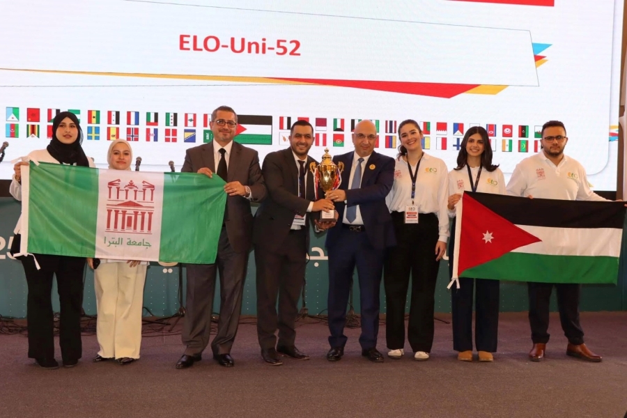 جامعة البترا تحصد المركز الثالث وجائزة أفضل فكرة في خدمة المجتمع بأولمبياد اللغة الإنجليزية العالمي للجامعات 2025