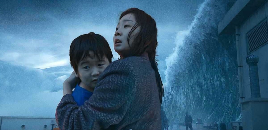 فيلم كوري يتصدّر المشاهدات… نهاية العالم بعيون أم