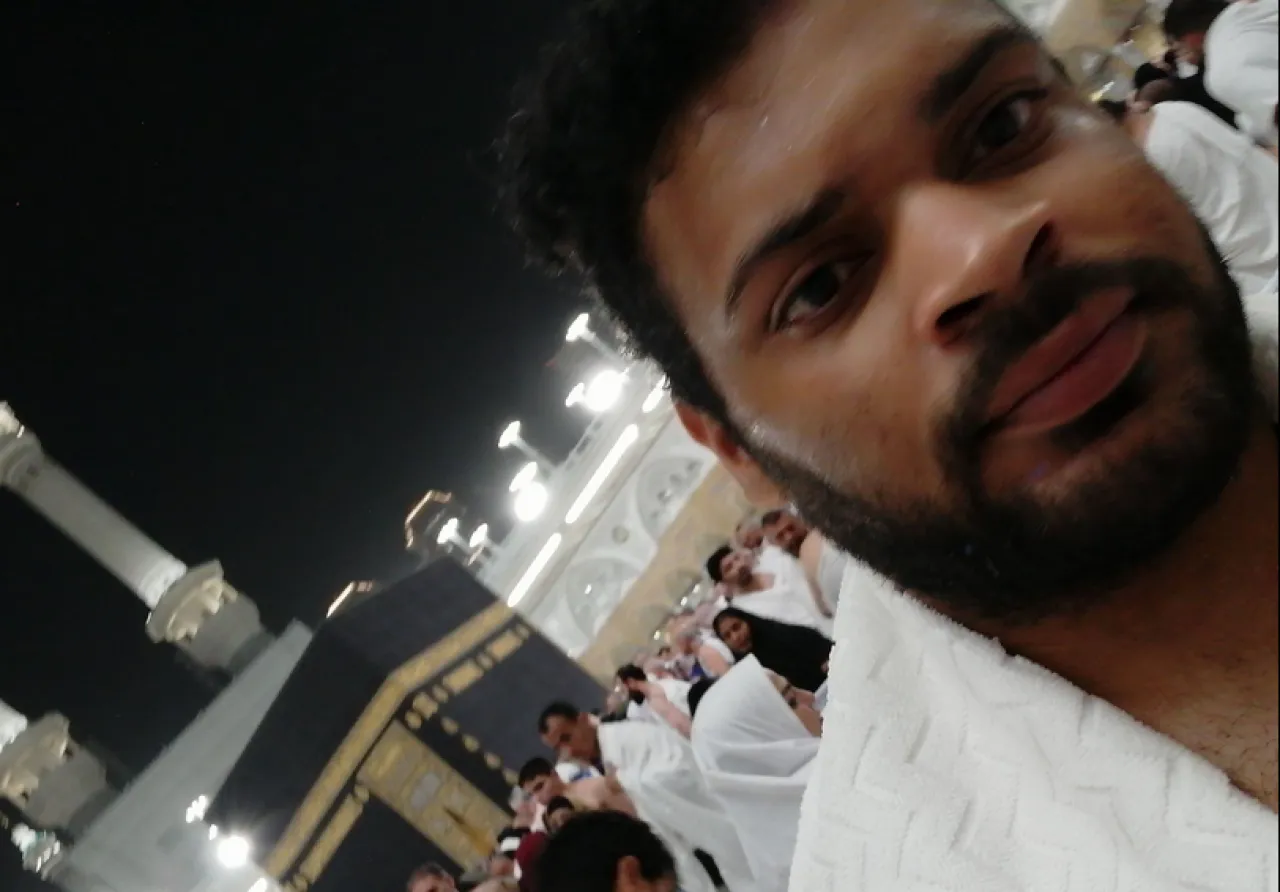 مواطن من الأغوار الشمالية يستعيد القدرة على النطق بعد 26 عامًا أثناء أداء العمرة