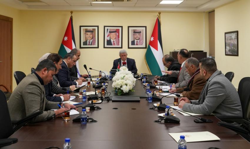 وزير النقل يناقش تطوير قطاع النقل البري بمختلف أنماطه وحل تحديات المشغلين